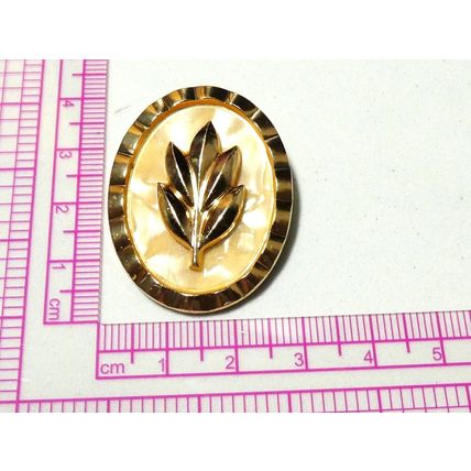 VINTAGE Oval Gold Western Germany Faux Mother of Pearl Raised Floral SCARF CLIP