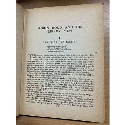 c1940 "ROBIN HOOD AND HIS MERRY MEN" ILLUSTRATED LARGE HARDBACK BOOK (P4)