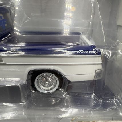 SpecCast die-cast metal 1:25 Scale vehicle blain’s Farm & fleet truck ford Chevy