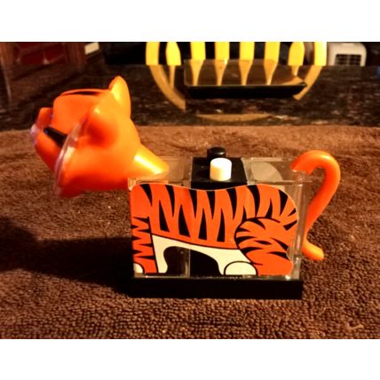 Old Vintage Original Tony The Tiger Salt & Pepper Dual Shaker By Whirley 1974
