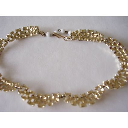 Vintage Coro Necklace Enamel Basket Weave Scalloped Panels 1950's Hook Choker
