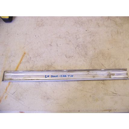 1967 PLYMOUTH SATELLITE 2D HT LH QUARTER PANEL DOOR TO REAR TIRE TRIM