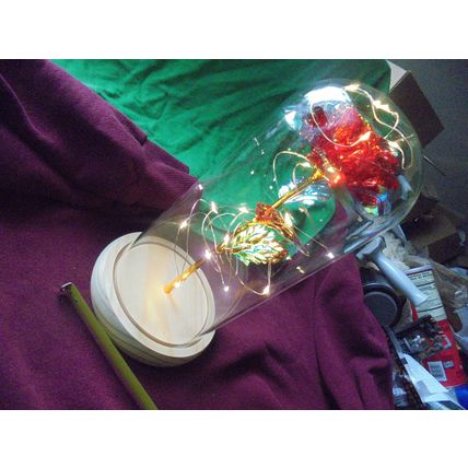 Beautiful Light-Up RED ROSE with GOLDEN STEM in Glass Dome! Works Great!! $30.00