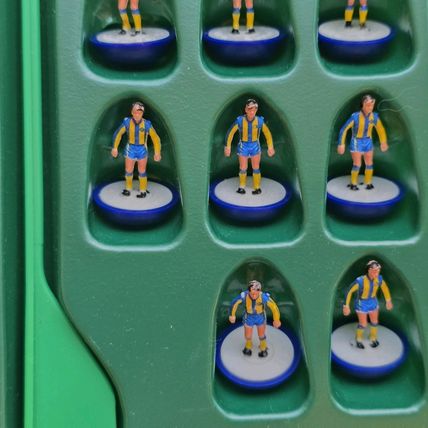 Subbuteo lw team NUMBER 779 LEEDS UNITED 2nd COMPLETE SET IN CORRECT LABEL BOX