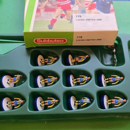 Subbuteo lw team NUMBER 779 LEEDS UNITED 2nd COMPLETE SET IN CORRECT LABEL BOX