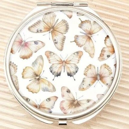 Butterfly 3-Compartment Pill Organizer With Mirror