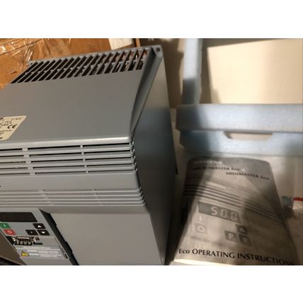 New SIEMENS 6SE9521-8CC40,DR AC 6SE95 230V 3PH 5HP 15.2A,6SE9-521-8CC40,FC
