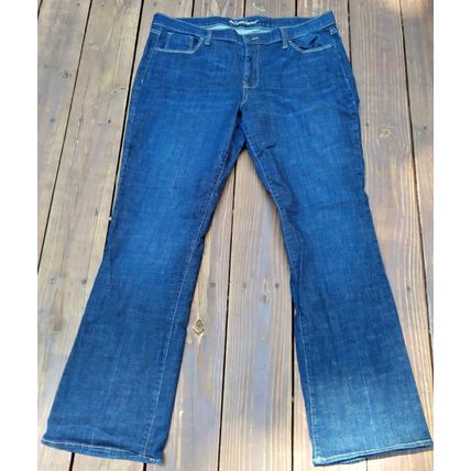 Women's Old Navy Size 16 The Sweetheart Mid Rise Jeans Medium Wash Flared Legs