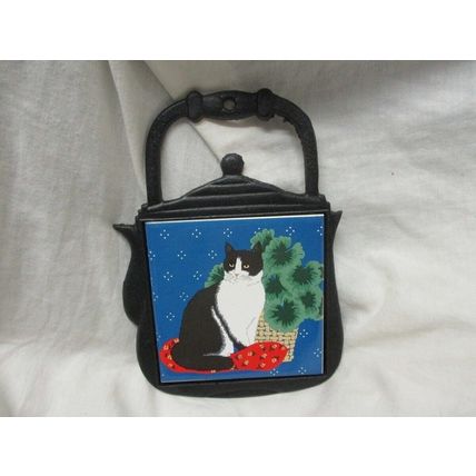 Vintage Black & White Cat Pattern Decorative Cast Iron Tea Kettle Shape Trivet