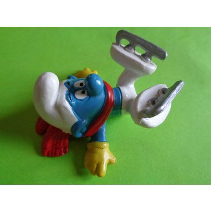 Clumsy ice skating smurf