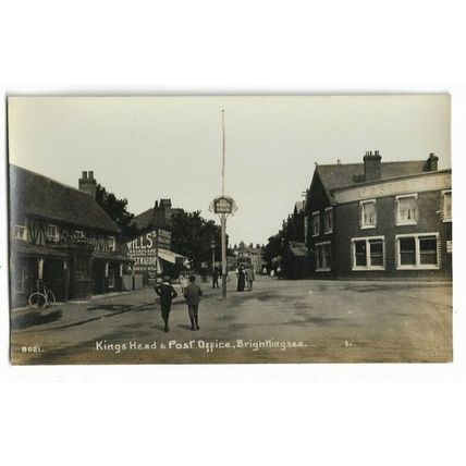 Brightlingsea, Kings Head And Post Office, Essex, RP Postcard.