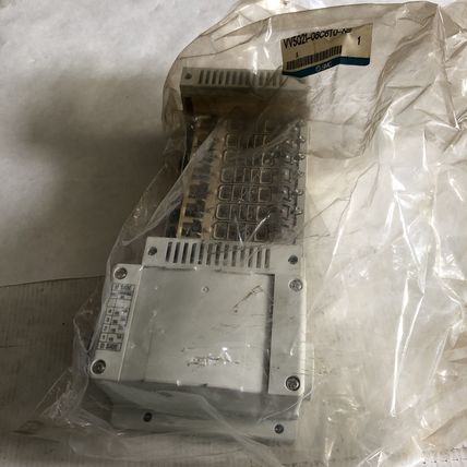NEW SMC VV5Q21-08C6T0-NS,FQ PNEUMATIC MANIFOLD PLUG-IN, 3/4" NPT,SMC VV5Q21,EW