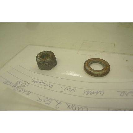 PEUGEOT LUDIX 2 ELEGANCE. REAR WHEEL NUT & WASHER. YELLOW 13 BREAKERS (67-A)