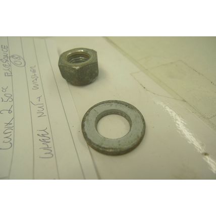 PEUGEOT LUDIX 2 ELEGANCE. REAR WHEEL NUT & WASHER. YELLOW 13 BREAKERS (67-A)