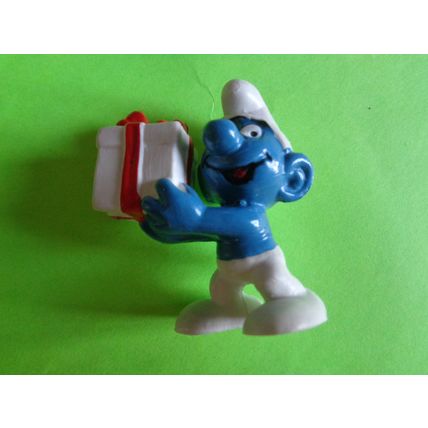 Smurf with white gift with red bow