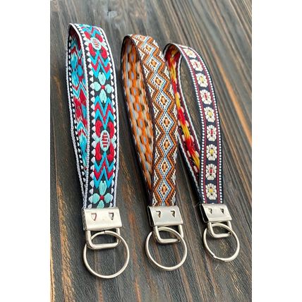 Chestnut Western Pattern Knitted Wristband Keychain