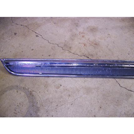 1967 CHRYSLER NEWPORT CUSTOM 2 DR FAST TOP PS QUARTER PANEL TRIM #2783560