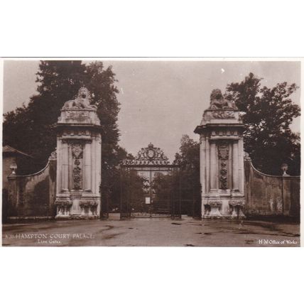 E881 LONDON -HAMPTON COURT PALACE - LION GATES