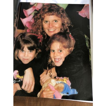 PARIS MATCH 28 NOVEMBER 1996 : SARAH DUCHESS OF YORK PRIVATE PHOTOS BY ANDREW