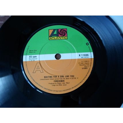 7" 1981 .FOREIGNER . WAITING FOR A GIRL LIKE YOU.ATLANTIC .K11696.. NEAR MINT