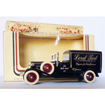 BOXED MODEL VAN * LORD TED CIGARS * PACKARD 1936 - LLEDO 1990 - VERY GOOD
