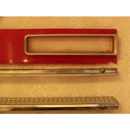 1972 CHRYSLER NEW YORKER DRIVER SIDE TAILLIGHT LENS & BEZEL