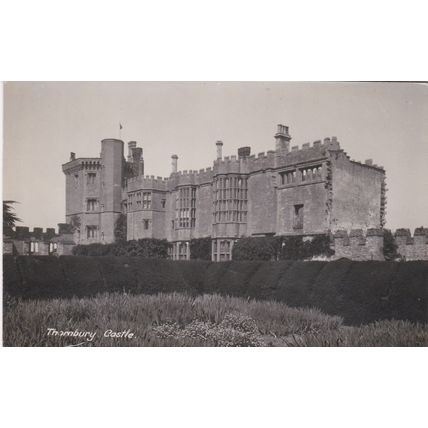 B933 THORNBURY CASTLE . RP POSTCARD