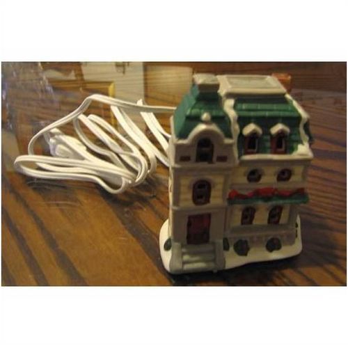 LIGHTED CHRISTMAS VILLAGE PORCELAIN VICTORIAN GREEN WHITE HOUSE & LIGHT CORD