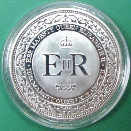 Queen Elizabeth. Casino Card Guard, Challenge Coin, Souvenir. 42.