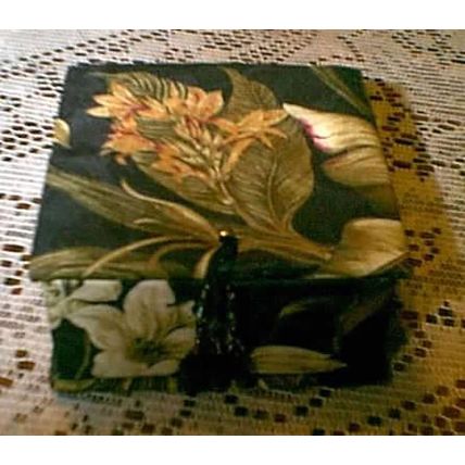 GORGEOUS BLACK & WHITE LILY SATIN SILK BEADED SQUARE STORAGE TRINKET BOX