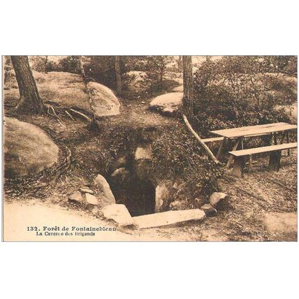 77 - FONTAINEBLEAU - La Forêt de Fontainebleau - Caverne des Brigands