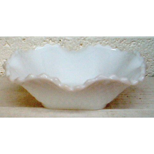 VINTAGE MILK GLASS ' BOWL / DISH ' RAISED DIAMOND Design