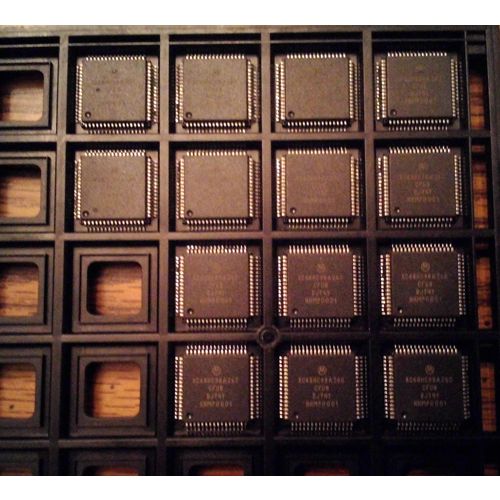 Lot of 14: Motorola XC68HC98AZ60CFU8 Microcontroller