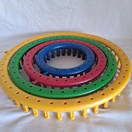 LOT 4 ROUND KNITTING LOOMS Knit Circular Hat Scarf Socks Stitch Sewing Plastic