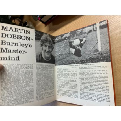 1974 "NEWS OF THE WORLD FOOTBALL & SPORTS ANNUAL" UK SOCCER HB BOOK (P4)