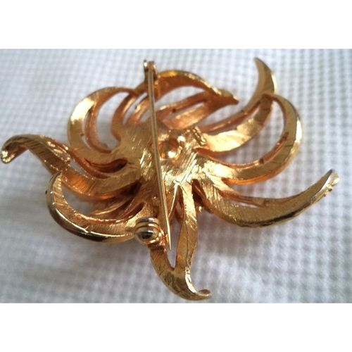 Coro 50s Gold Brooch Chrysanthemum Floral Retro Jewelry Signed Vintage Jewelry