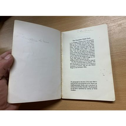 1975 "THE CAUCASIAN CHALK CIRCLE" BERTOLT BRECHT DRAMA PLAY PAPERBACK BOOK (P2)