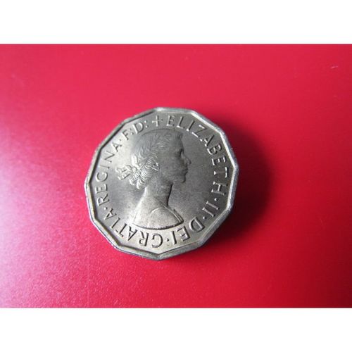 1966 QUEEN ELIZABETH II BRASS THREEPENCE - COIN - 2 FREE POST. AD