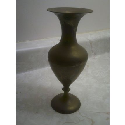 Brass vase pedestal design