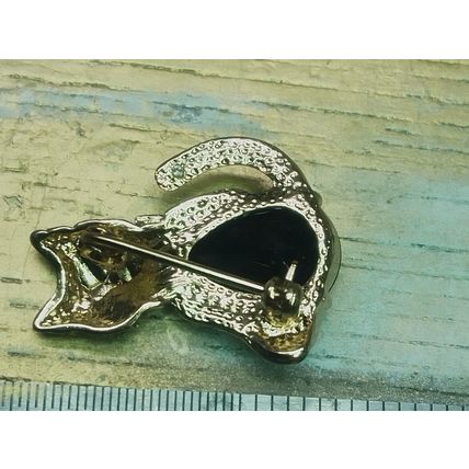 Vintage Cat Pin / Brooch Black Body Gold Tone