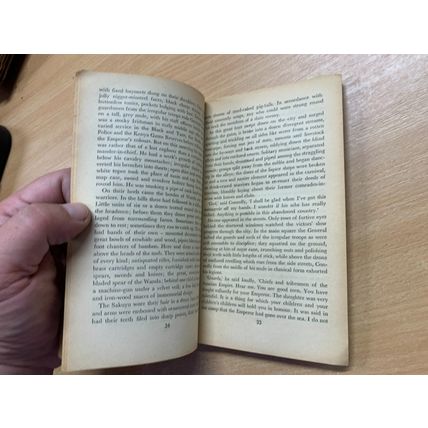 1951 EVELYN WAUGH "BLACK MISCHIEF" PENGUIN #179 FICTION PAPERBACK BOOK (P2)