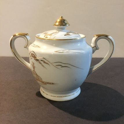 Kutani (KUT 295) Hand-Painted Gold on White Sugar Bowl & Lid