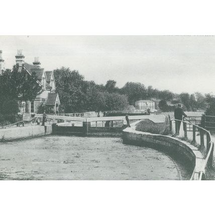 Hertford Old Lock in 1900 Lee Valley Waterways Rare Postcard