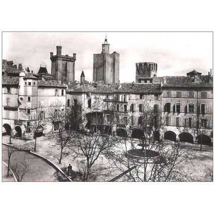 30 - Uzès - PLACE DE LA REPUBLIQUE