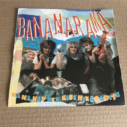 BANANARAMA - Na Na Hey Hey kiss him goodbye - Tell tails signs NANA 4