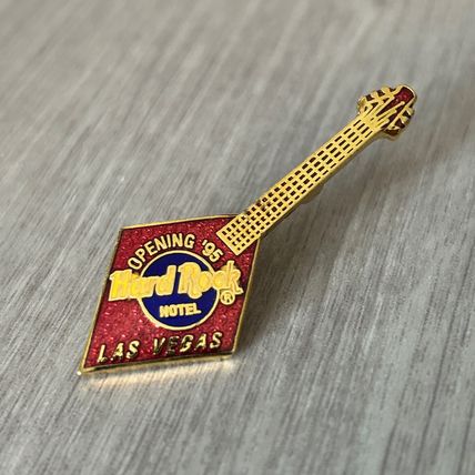 Hard Rock Cafe LAS VEGAS HOTEL GRAND OPENING RED DIAMONDS SUIT GUITAR 1995 VGC
