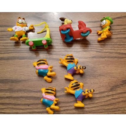 Lot of 6 Garfield the Cat PVC Toys Plus 2 vehicles FREE Shipping