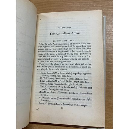 1963 "THE AUSTRALIAN CHALLENGE" CRICKET JOHN ARLOTT SPORTSMAN CLUB HB BOOK (P3)