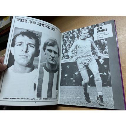 1969 "FOOTBALL STAR PARADE 1969-1970" RON YEATS UK FOOTBALL HARDBACK BOOK (P4)