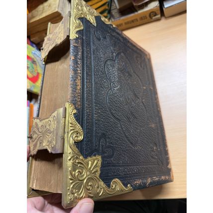 c1880s HEAVY ANTIQUE FAMILY HOLY BIBLE 5.7kg BOOK & BRASS CLASPS (EV9)